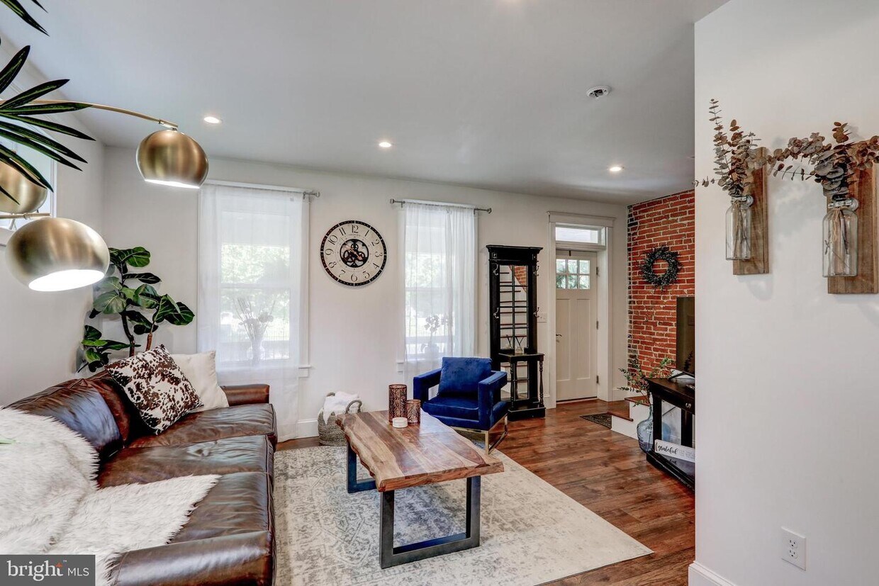 Foto principal - 354 New Holland Ave