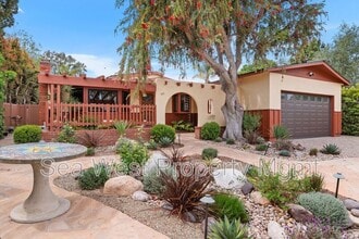 Building Photo - 910 San Dieguito Dr