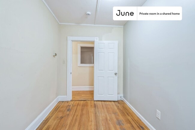 Building Photo - Room in Shared 4 bed/1 bath home