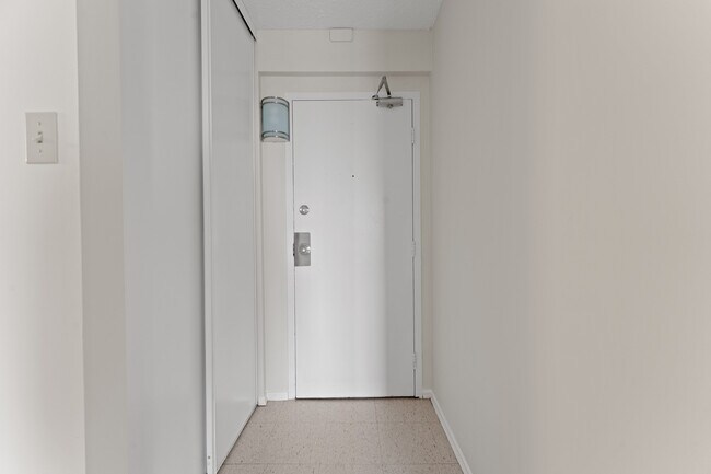 Photo du bâtiment - Chatham Tower Apartments