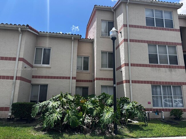 Foto del edificio - 3310 Pinewalk Dr N