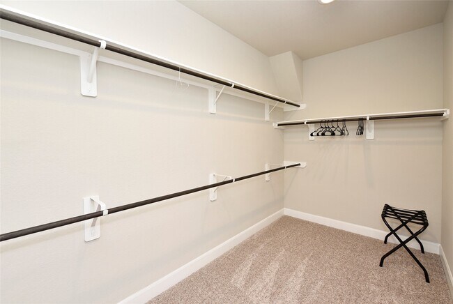 Foto del edificio - 5835 Euclid Loop