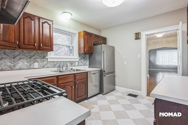 Building Photo - 2 Bedroom Single Family Home in Louisville