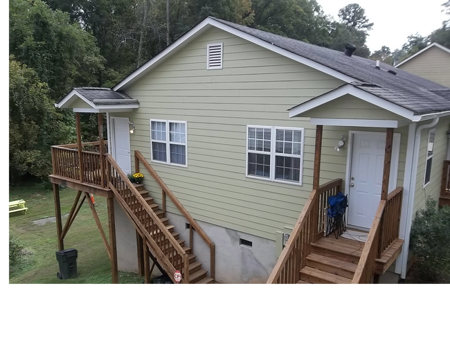 Building Photo - Cute 2-bedroom duplex convenient to UNC an...