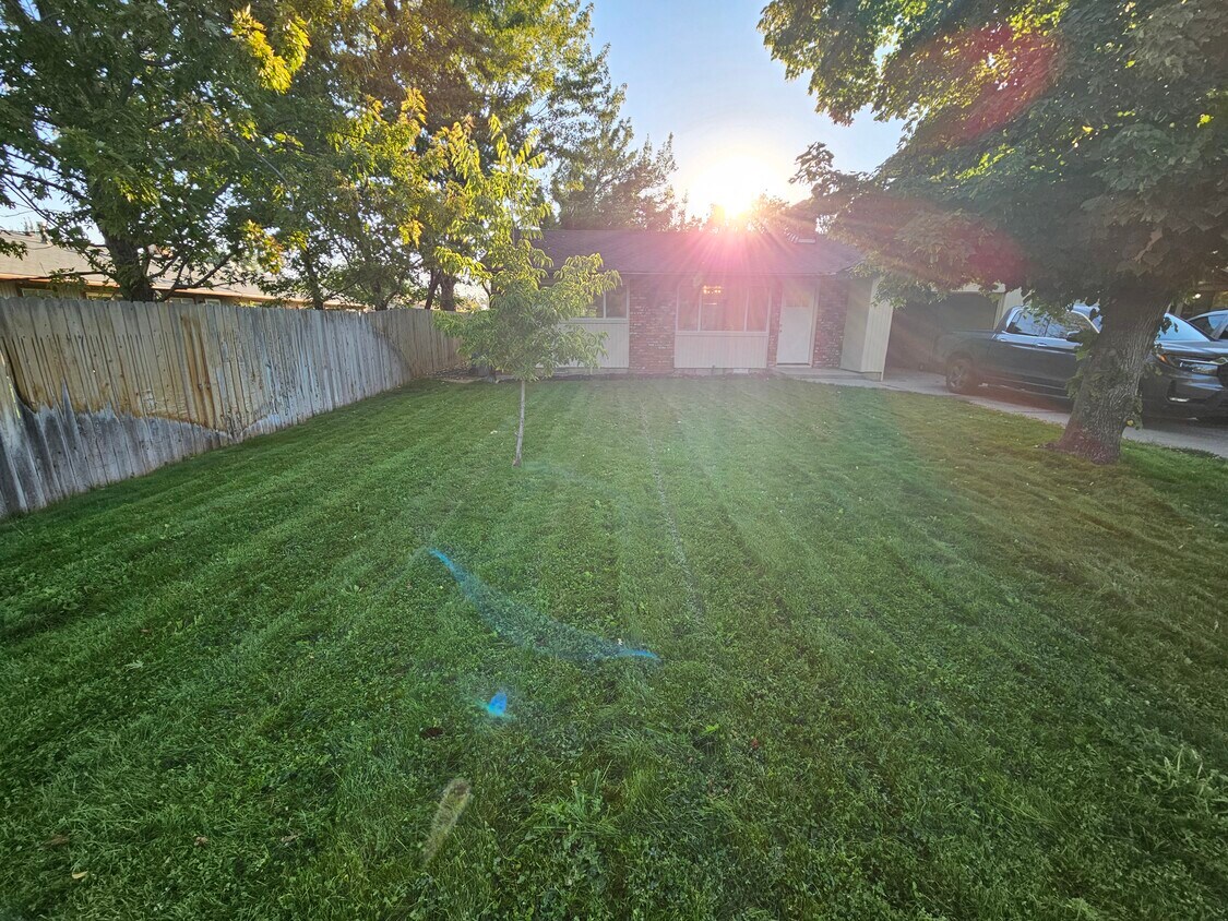 Foto principal - 2166 N Wildwood St