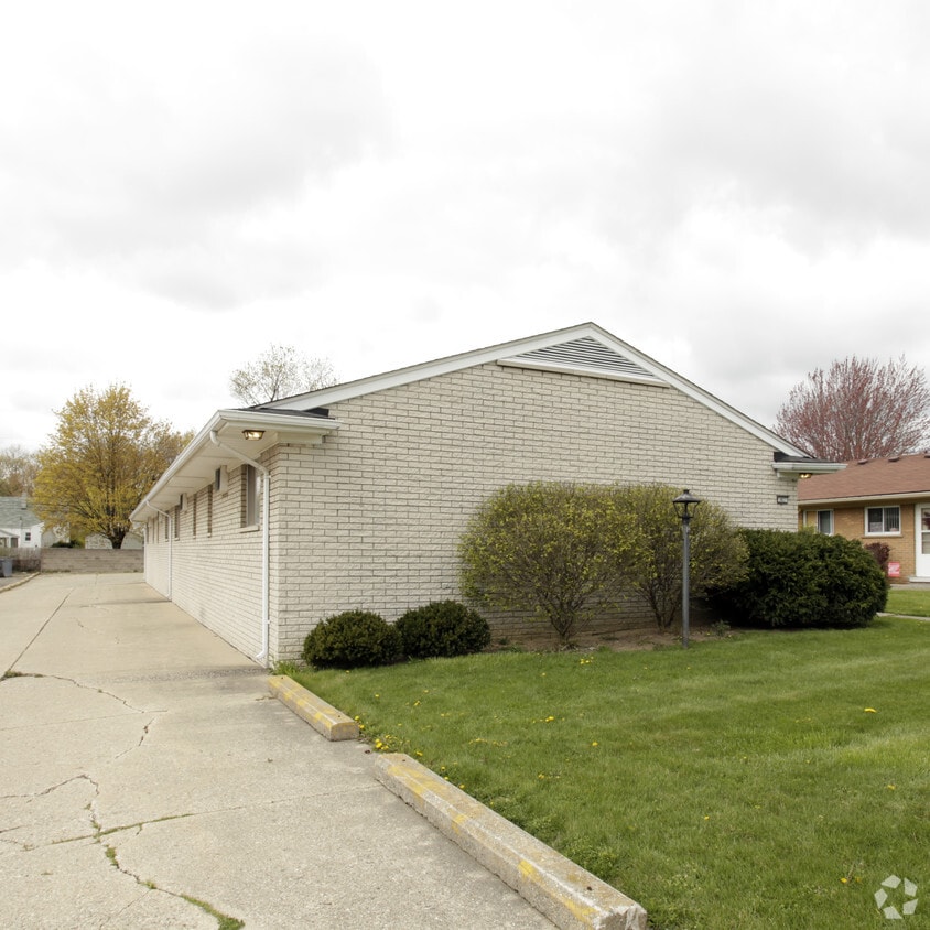 Building Photo - Devon Road