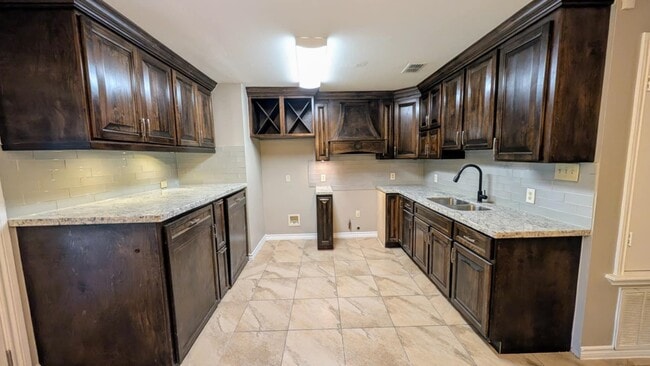 Building Photo - 10303 Dasher Dr