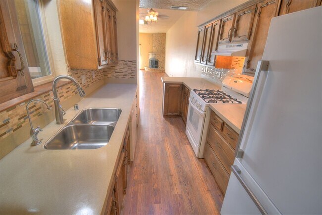 Foto del edificio - NE Heights Town Home