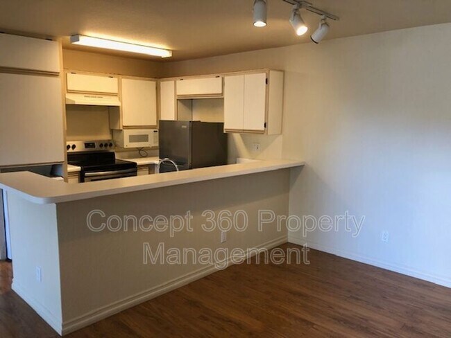 Foto del edificio - 15000 Downey Ave