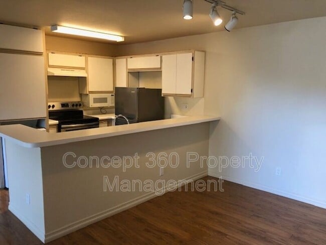 Building Photo - 15000 Downey Ave