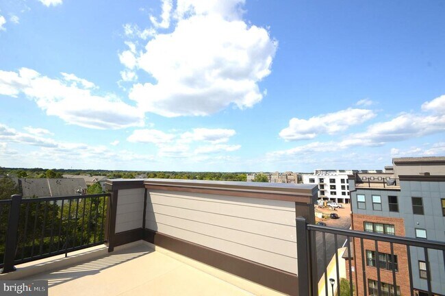 Building Photo - 43795 Middleway Ter