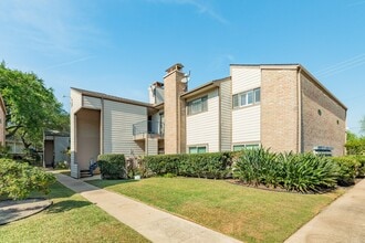Building Photo - 7140 N Holiday Dr
