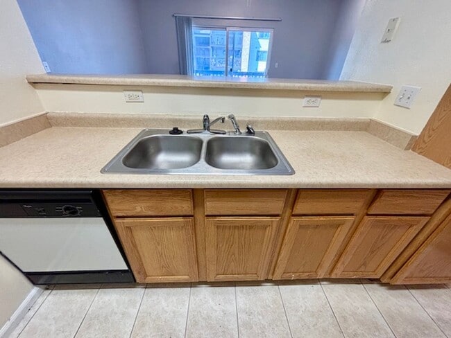 Foto del edificio - 6310 Oak St