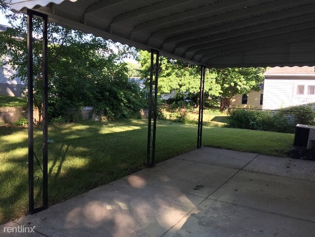 Foto del edificio - 3 br, 1 bath House - 1267 Carnegie Ave.