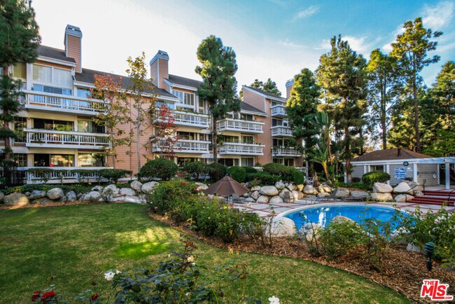 Foto del edificio - 4338 Redwood Ave
