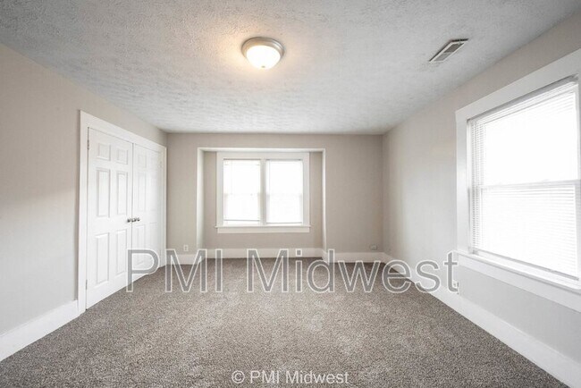 Foto del edificio - 546 Eastern Ave