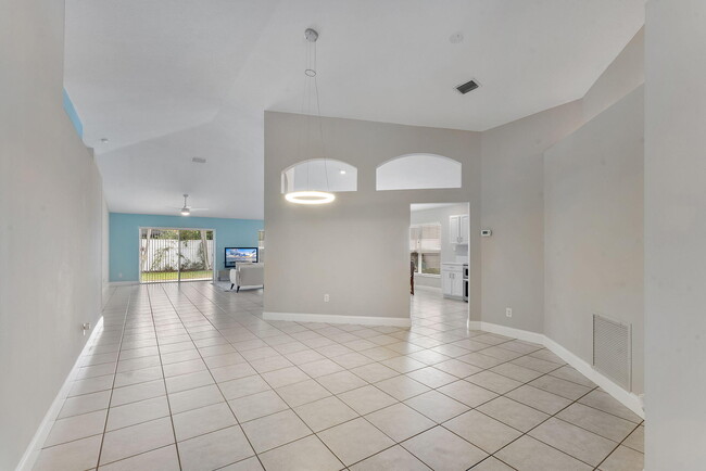 Building Photo - 981 Delray Lakes Dr