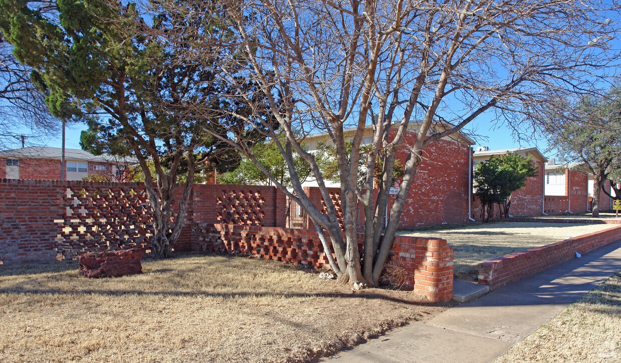 Villa de River Oaks - Native Park