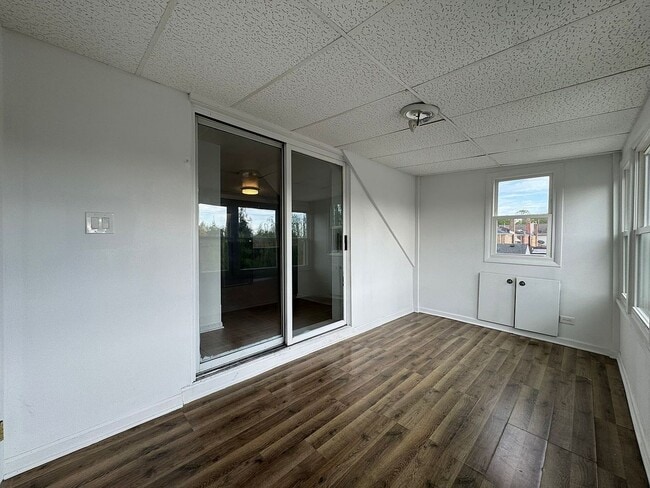 Foto del edificio - 3030 N Oleander Ave