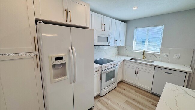 Foto del edificio - 808 NE 2nd St