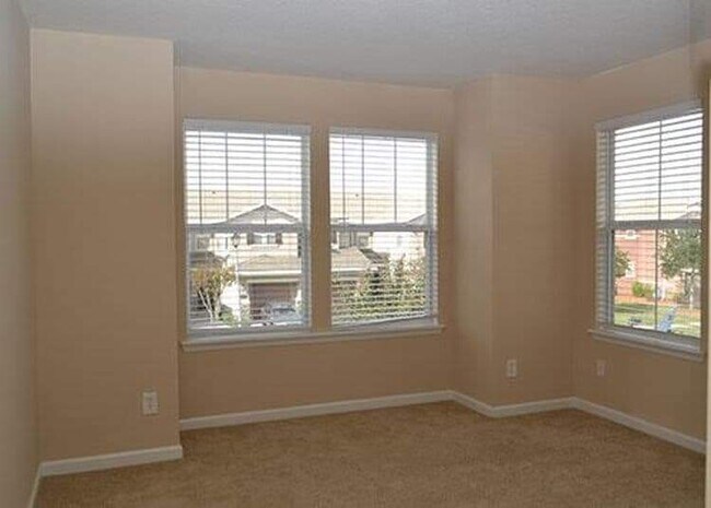 Foto del edificio - 2325 Sunset Bluff Drive