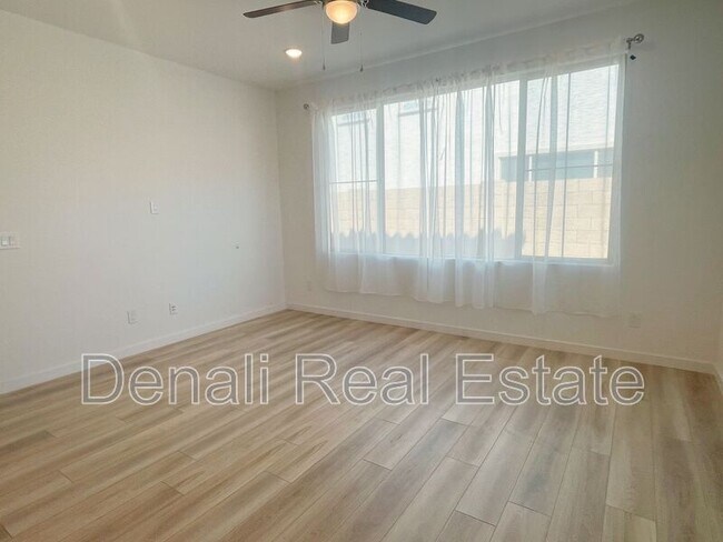 Foto del edificio - 1365 W Bluejay Dr