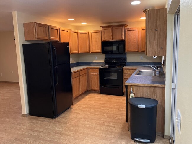 Building Photo - 224 Wyandotte Ave