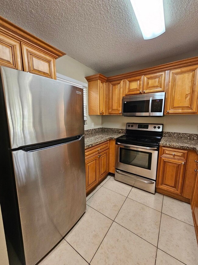 Foto del edificio - 1523 Lake Crystal Dr