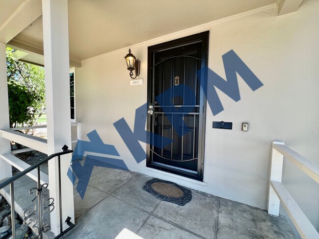 Building Photo - 401 W. Mariposa Ave., 2945-2949 Pacific Ave.