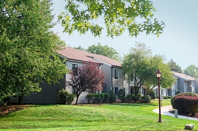 Primary Photo - Forest Glen Apartments and Townhomes