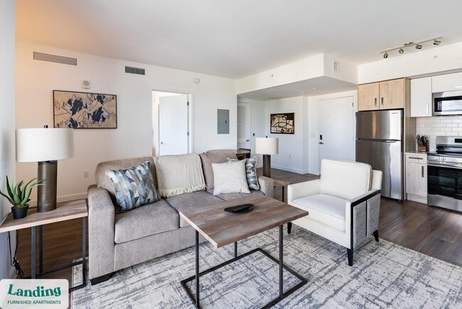 Building Photo - 200 NE 1st Ave