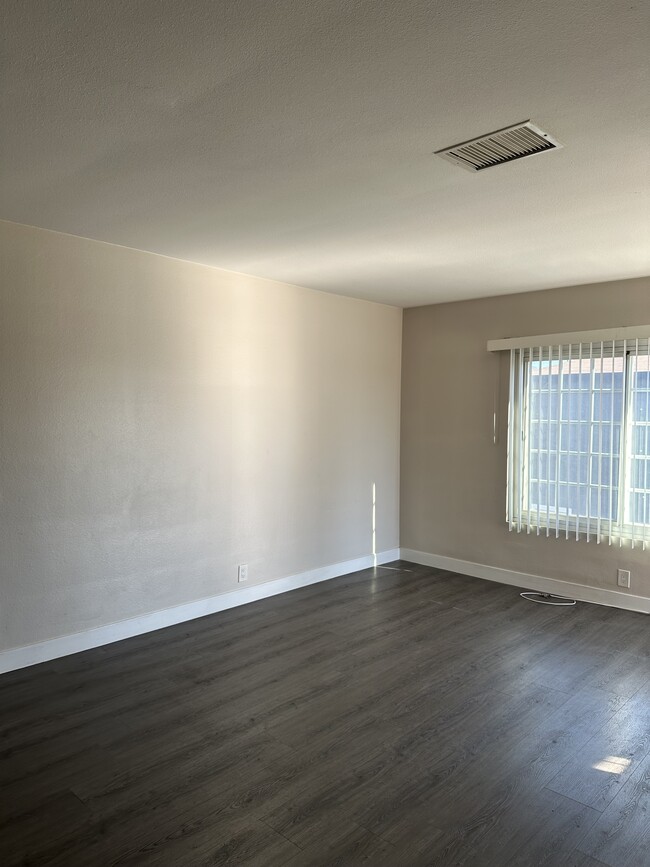 Foto del edificio - 11801 Hart St