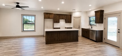 Building Photo - 654 3511
