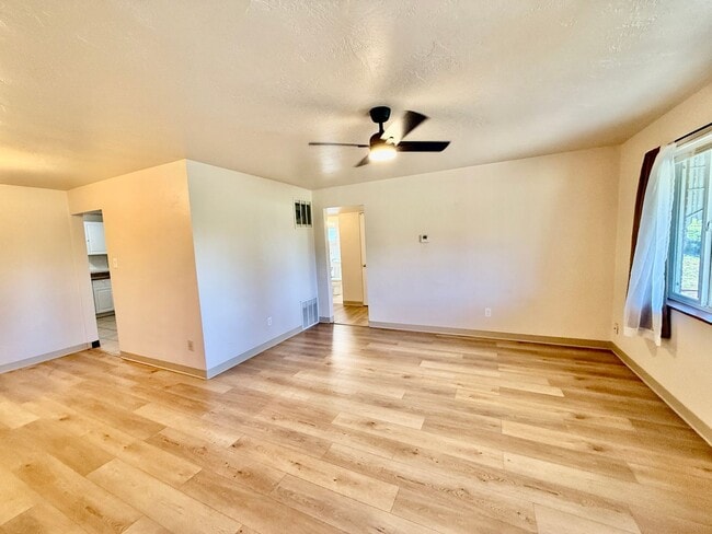 Building Photo - 1304-1308 E Pikes Peak Ave