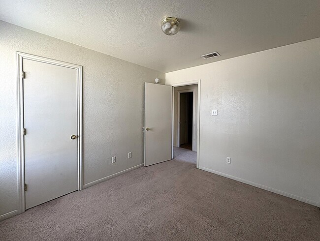 Foto del edificio - 509 Primrose Dr