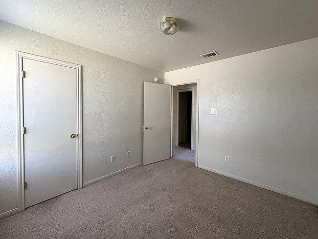 Building Photo - 509 Primrose Dr