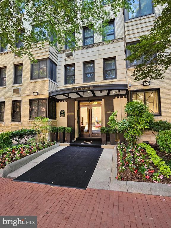 Foto principal - 1010 25th St NW