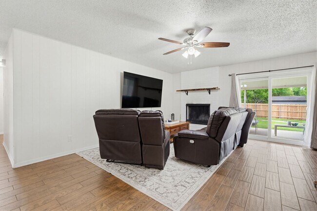 Foto del edificio - 902 Lynn Ln