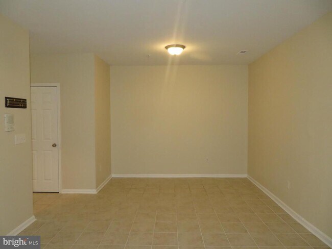 Building Photo - 3700 Bedford Dr