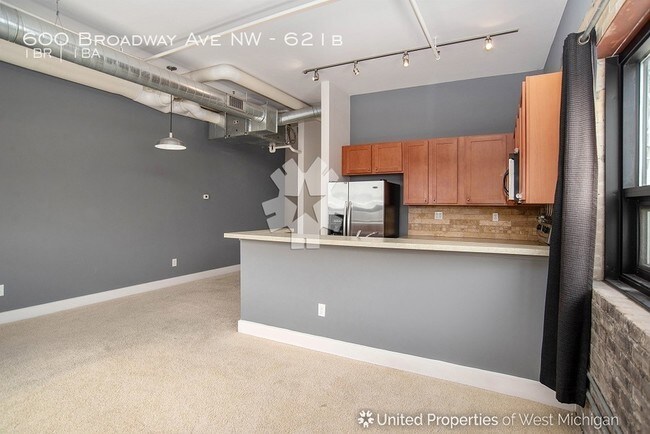 Foto del edificio - 600 Broadway Ave NW