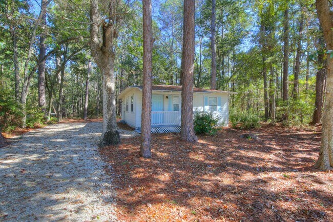 Foto del edificio - Newly remolded cottage across from Mobile ...