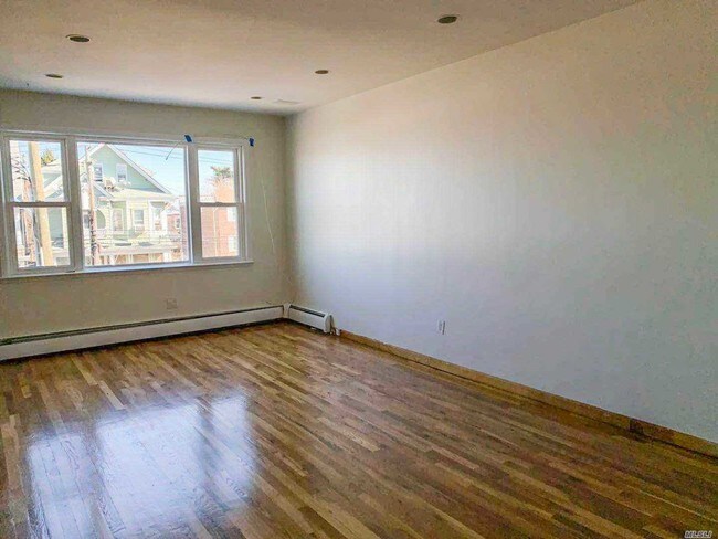 Foto del edificio - 12-12 College Point Blvd