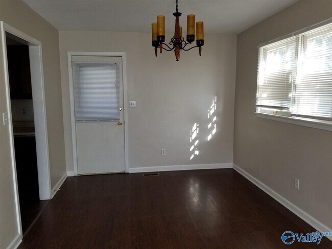Building Photo - 2815 Coosa Cir NW