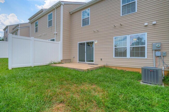 Foto del edificio - 430 Twisted Oak Dr NW