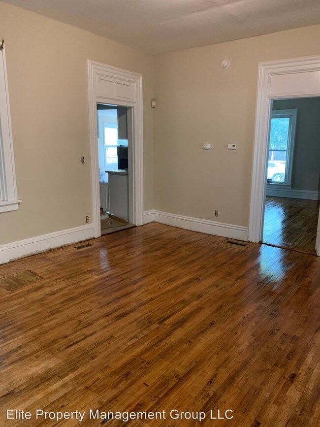 Building Photo - 3 br, 1 bath House - 2110 Elliot Ave S