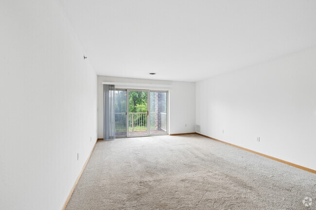 2BR, 2BA - 1,186SF - Living Room - Underwood Station