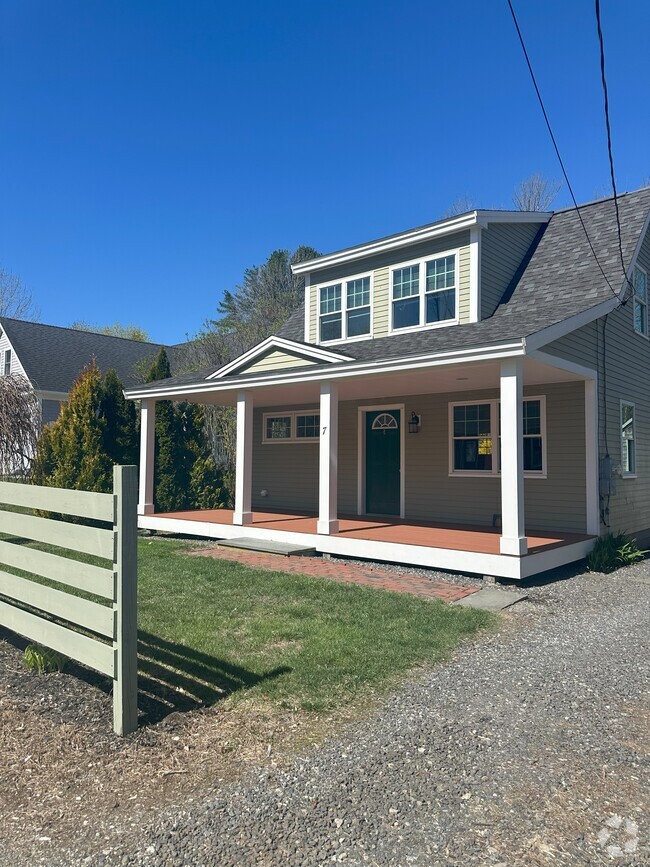Building Photo - 7 Youngs Ln