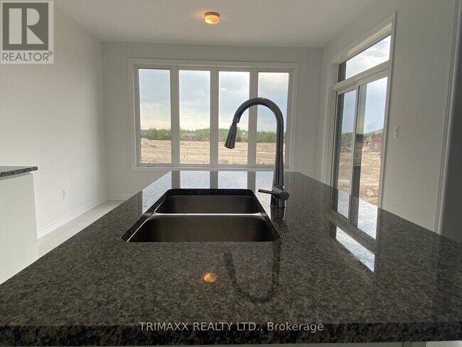 Building Photo - 22 Kingsbury Trl