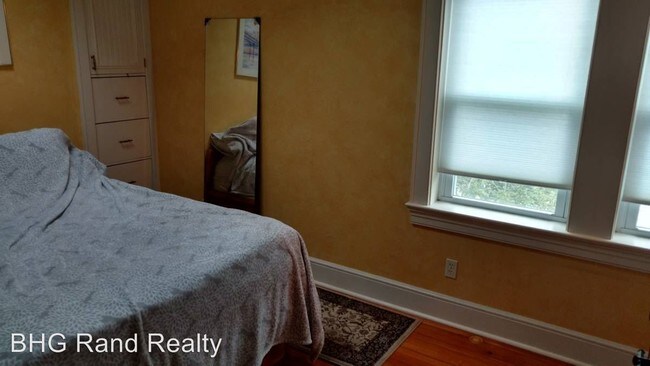 Building Photo - 2 br, 1 bath Apartment - 15 saratoga Ave