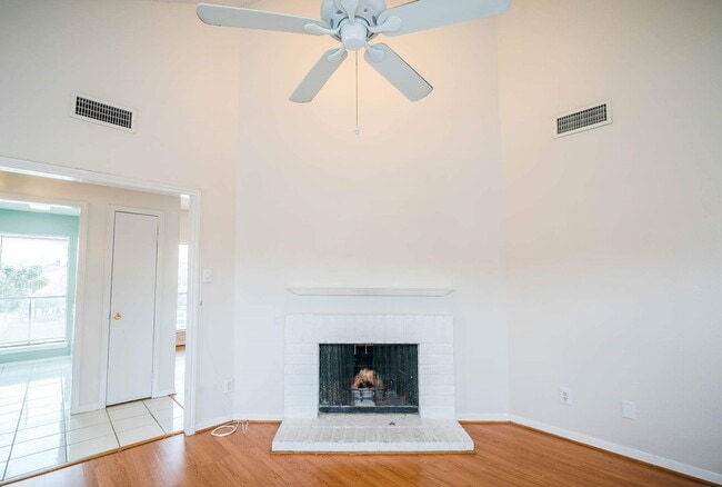 Foto del edificio - 3742 Thistlemont Dr